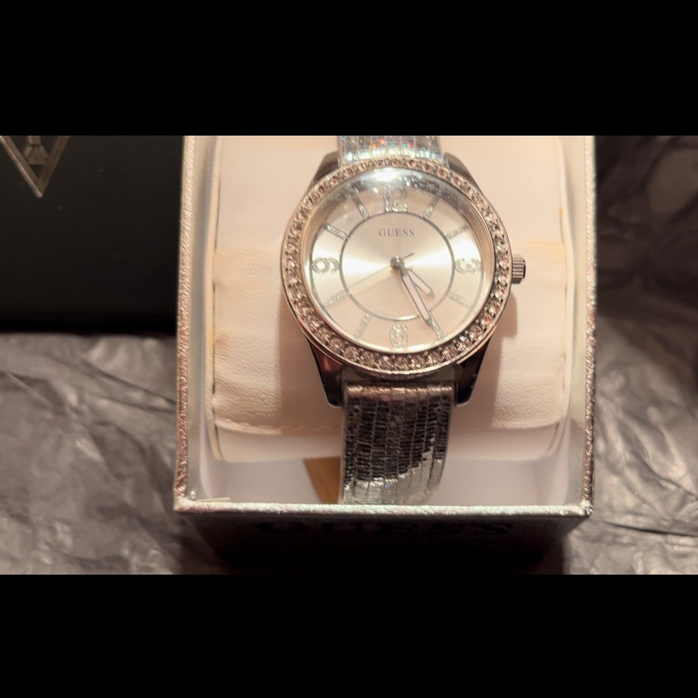 Guess- Vintage Y2K Silver Sparkly Holographic Band W/Crystal Details - Picture 8 of 9